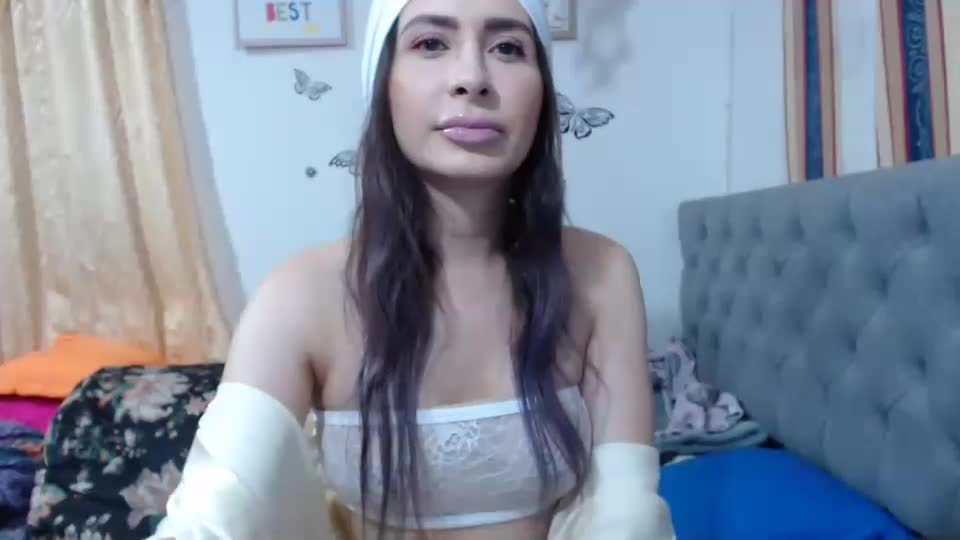 Beautiful shemale sexysafiravenus in white